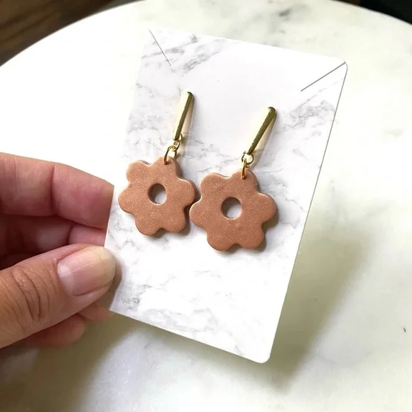 Polymer clay flower earrings in Copper and Gold - Picture 3 of 3